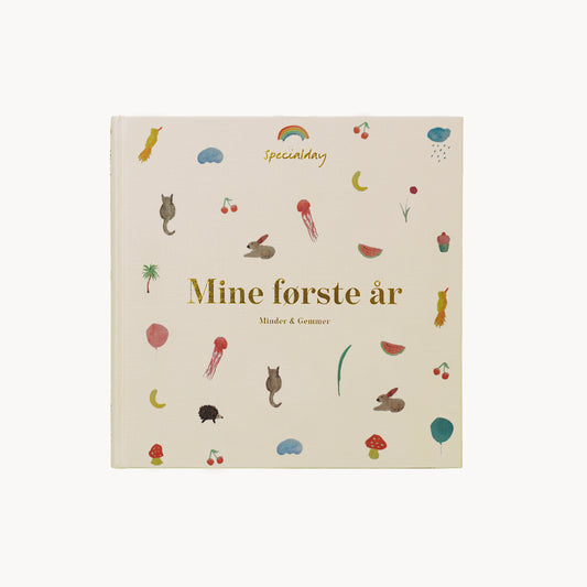 barnets bog - mine første år - creme bog