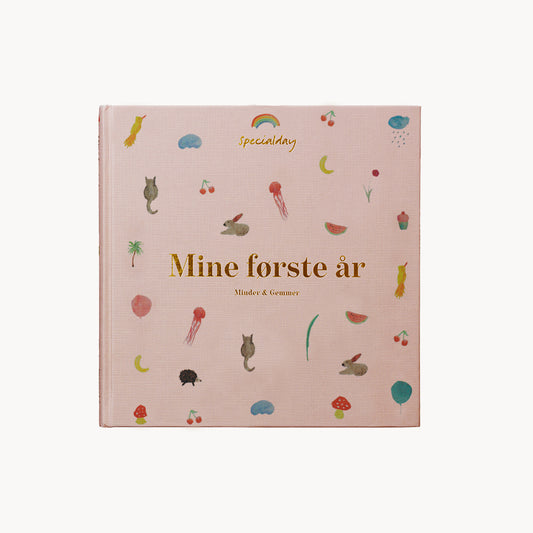barnets bog - mine første år - rosa bog