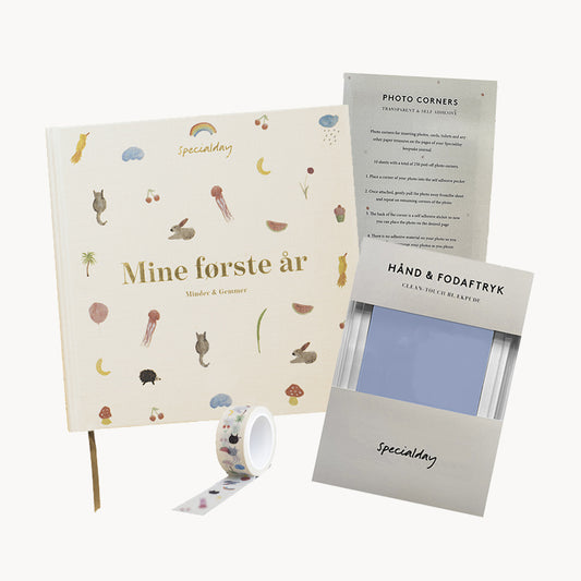 pakke med bog & tilbehør